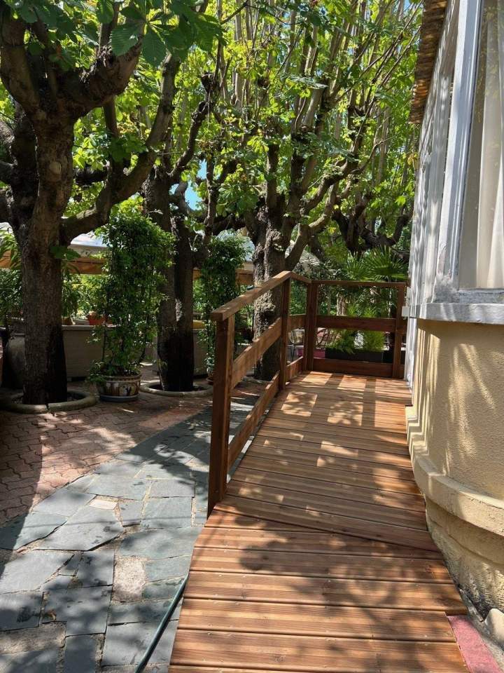 ACCES SALLE TERRASSE PERLE