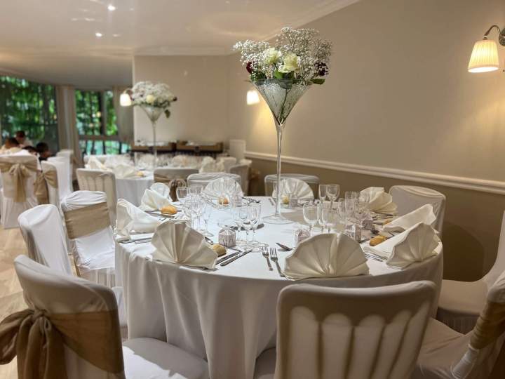 AGATE TABLES RONDES VASES MARTINI