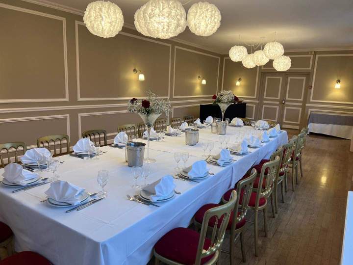 Salle avec décoration moderne Bry-sur-Marne