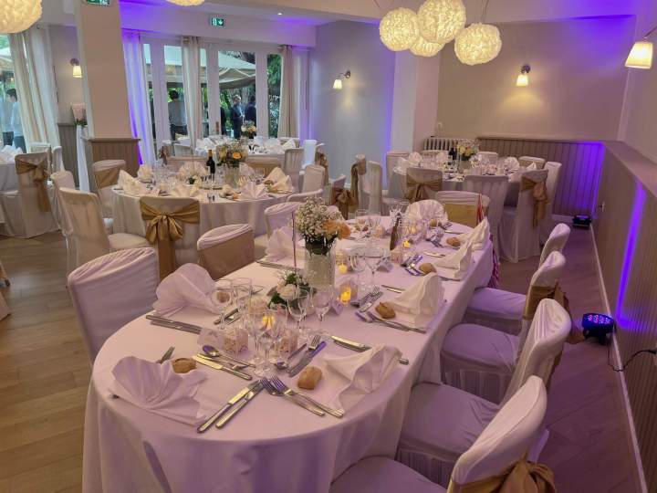 jade vue table honneur ovale